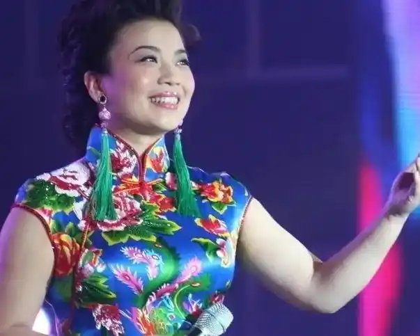 张也|张也:54岁依旧单身,与62岁的吕继宏互相陪伴多年,不结婚也幸福