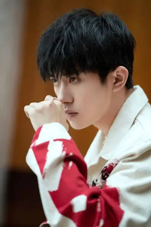 我说你存在与我的过去,你说我永远是你的未来@tfboys-易烊千玺2021送