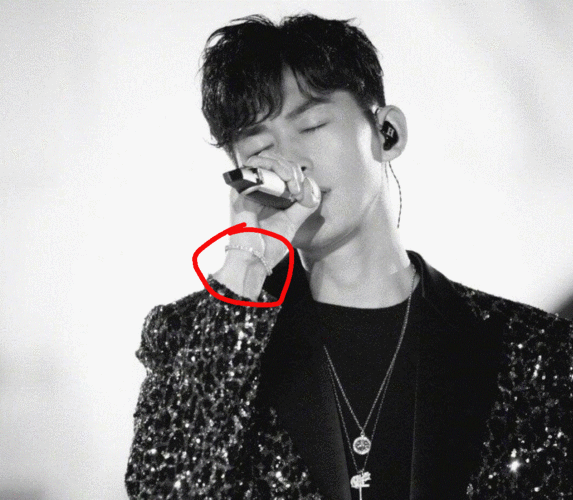 张翰跨年戴的水晶手链,似乎和郑爽的一模一样,这是碰巧吗?