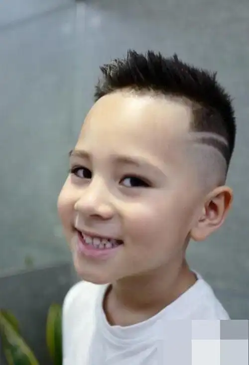 儿童适合剪出的短头发发型图小男孩剃个性帅气短发造型大全