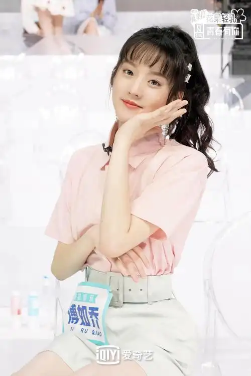 青春有你2公演舞台将至lisa自曝曾每天训练15小时