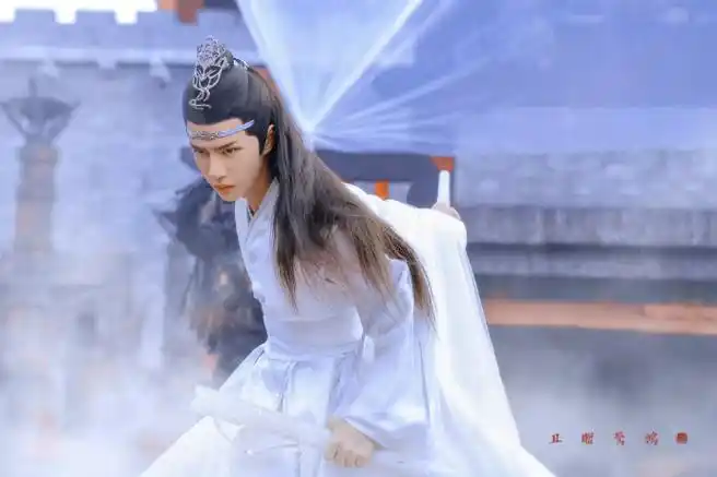 说起来王一博和横店是很有缘分的哦,王一博的代表作《陈情令》就有