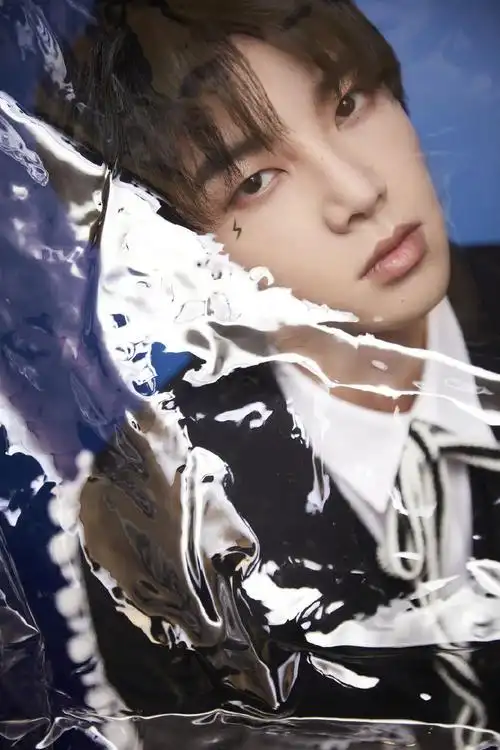 华晨宇壁纸:花花超性感的嘴唇美图来了,肉嘟嘟的看着好可爱 - 知乎