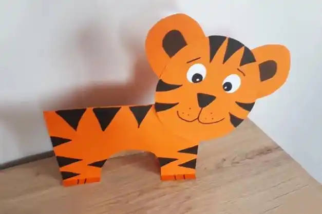 a4手工纸(橙色,黑色,白色),剪刀,胶水,黑色记号笔小老虎手工制作方法