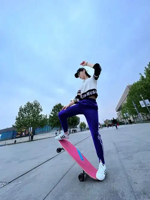 陆地冲学滑板拍照广角一开谁也不爱