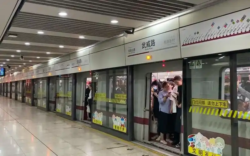 上海地铁竟有车站高峰期几乎无人上下车?