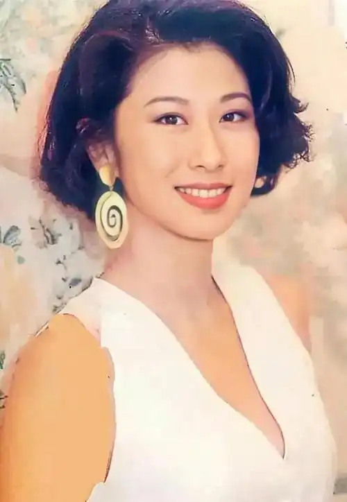 叶倩文嫁大14岁的林子祥,婚内成功上位,婚后分居无儿女图什么