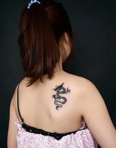 他们率真讲义气在他们心底深处有一个永远忘记不掉的女人 所谓心如鞋