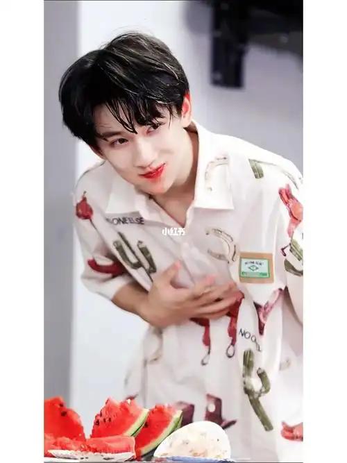 谁能想到湿发神图竟然是因为西瓜汁