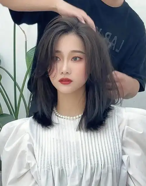 30岁以上,最好别留黑长直,显老!这3种发型更时尚减龄