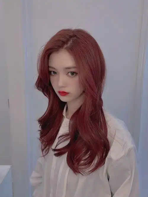 我本来还有点担心,但是他跟我解释,黑色头发不可能染出染膏本来的颜色