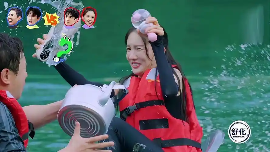 金晨泼水玩不过沈腾!直接脱鞋用鞋子舀水泼,直接脚气攻击太逗!