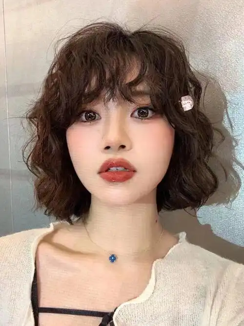 圆脸方脸,头顶服帖妹子不能错过的法式烫发～春季选择一款适合自己的