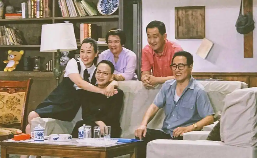 《我爱我家》演员23年后重聚 空着的位置永远留给他