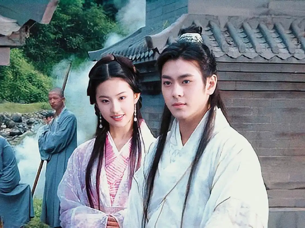 刘亦菲在天龙八部里面居然不靠发饰也能美翻天,现在的造型却看起来有