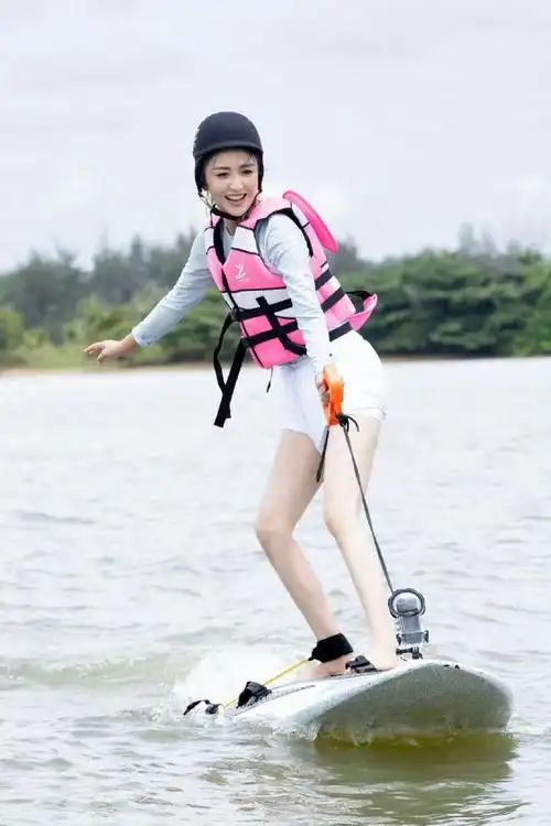 冲浪女神佟丽娅写真她也有如此可爱的一面