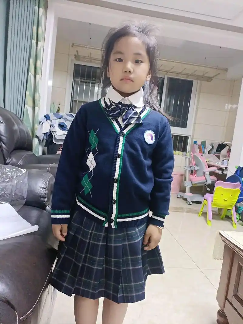 小学生校服   #每一张照片都是满满的回忆 人生中第一次穿 - 抖音