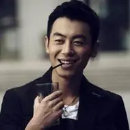 中国大陆男演员朱亚文头像图片