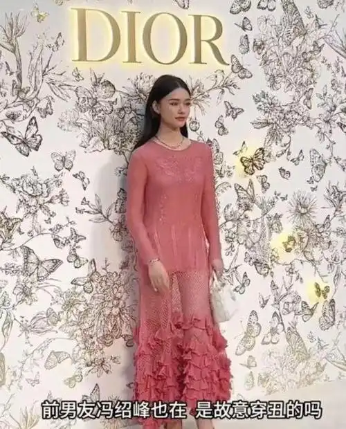 林允冯绍峰参加活动女方眼神躲闪不敢看冯绍峰网友直呼尴尬