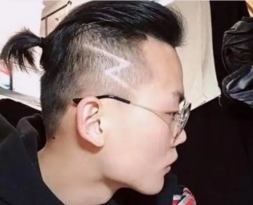 男生留一根小辫子发型造型