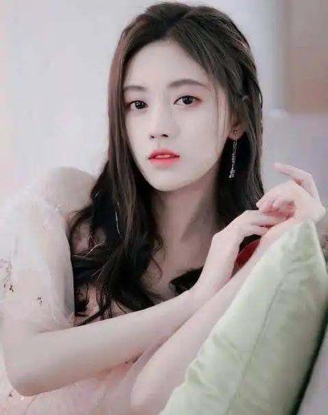 女爱豆鞠婧祎豪宅曝光,不愧是四千年美女,家中装修的都古典大气