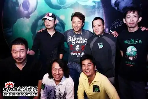 图文:《疯狂的石头》首映-主创合影