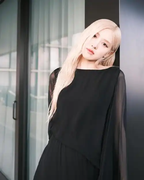 #朴彩英圣罗兰全球品牌大使##朴彩英solo出道三周年#