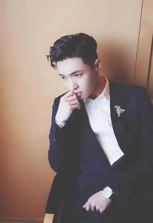 张艺兴30岁状态