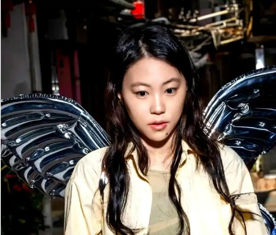 令人惊讶的是,王菲的大女儿窦靖童长发时如此美丽.