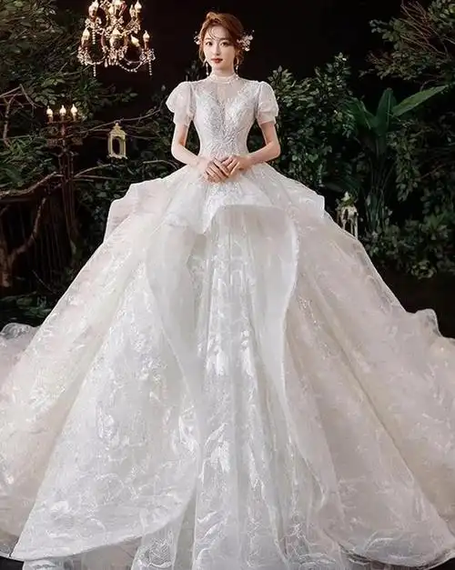 身披婚纱是女人这辈子最美的时刻