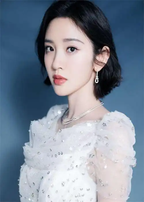 八位娱乐圈一眼万年的短发女明星,秦岚刘亦菲,个个美到窒息!