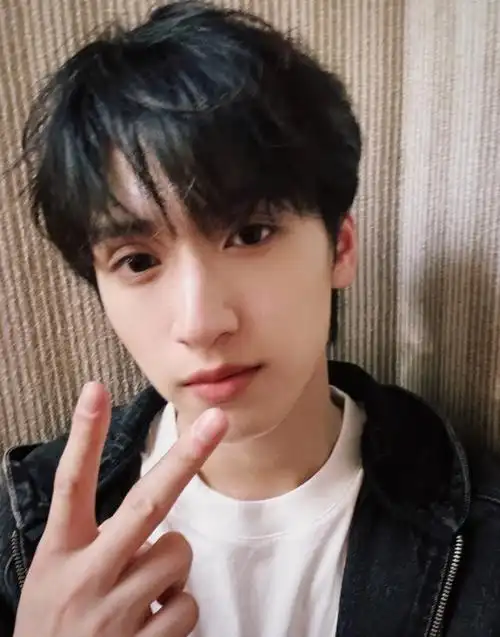 严浩翔"女主播"事件后续,网友扒出账号实名认证,质疑就是本人