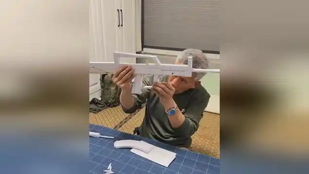 大爷用纸创造的奇迹 连发纸枪让人眼前一亮_网易视频