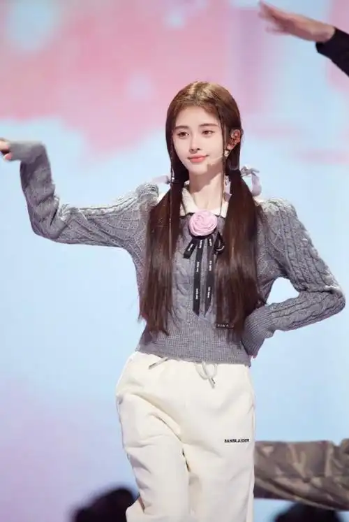 鞠婧祎浙江卫视跨年彩排花絮照