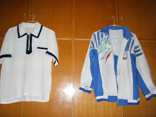 晒一晒我们穿过的校服,90年年代那会,我们的校服可没有那么的潮流!