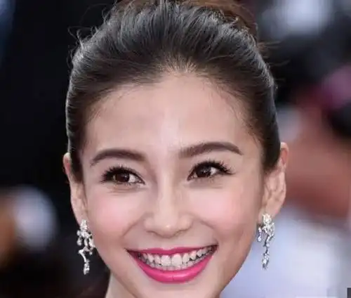 杨颖换头史全曝光,牙齿反弹成解放前,眼大嘴也大成大气美女!