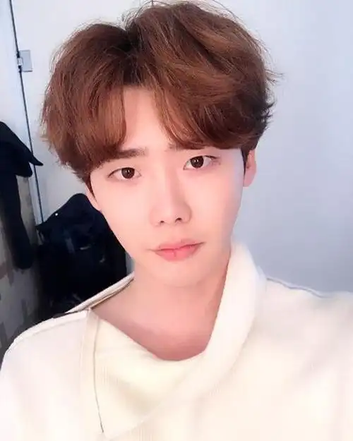 韩系三七分发型教程,韩风三七分男生发型(4款韩系发型解析)