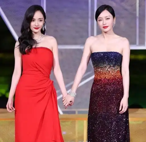 春晚这一夜前男友旧闺蜜接连登场杨幂的尴尬都要溢出屏幕了