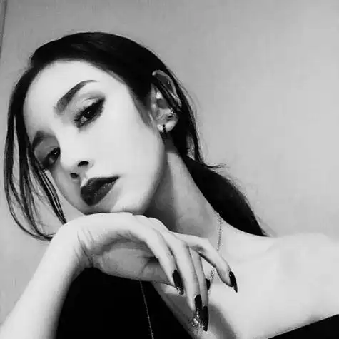 女生头像冷酷帅气侧脸黑白你有几秒是喜欢的