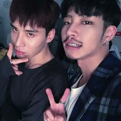 兄弟一起犯二头像