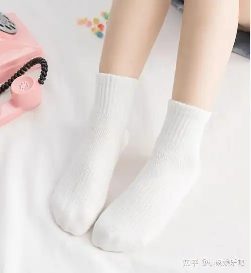 女孩冬天喜欢穿白色的袜子吗? - 知乎