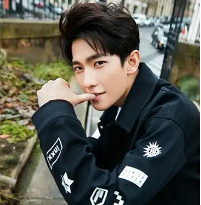 杨洋最新发型图片 三七分加逗号刘海