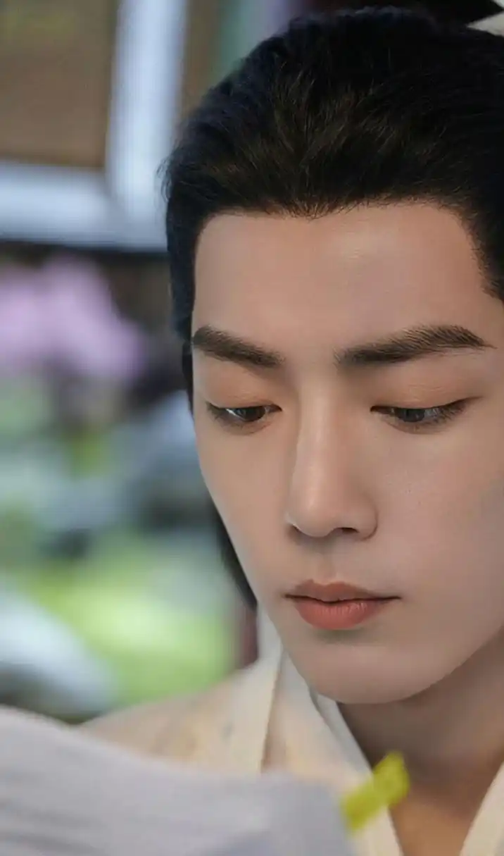 一袭白衣,孤高清冷,不愧是时影神官! #肖战# #玉骨遥