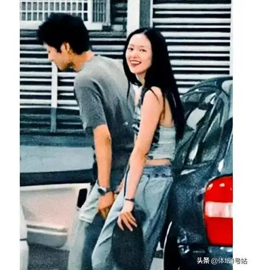 说起来,霍启山的恋爱绯闻可不少,先后与章子怡,外国模特和张雨霏等人