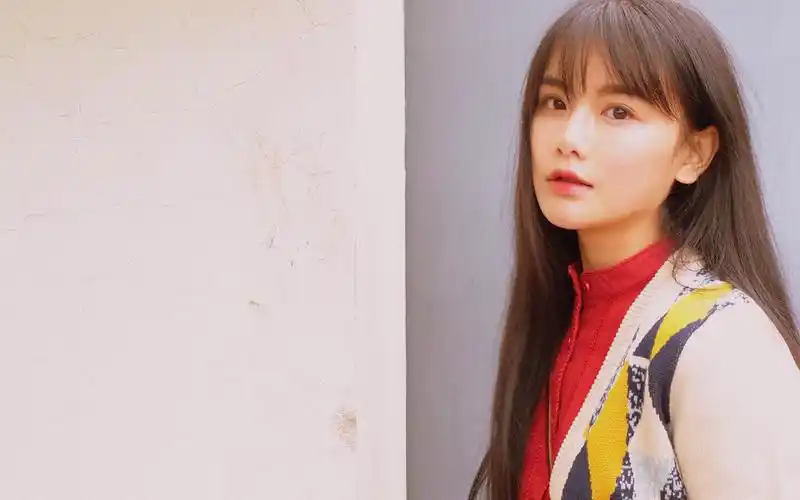 2012年春节前夕,南笙凭借在豆瓣网上她自己的一系列复古照片而在网络