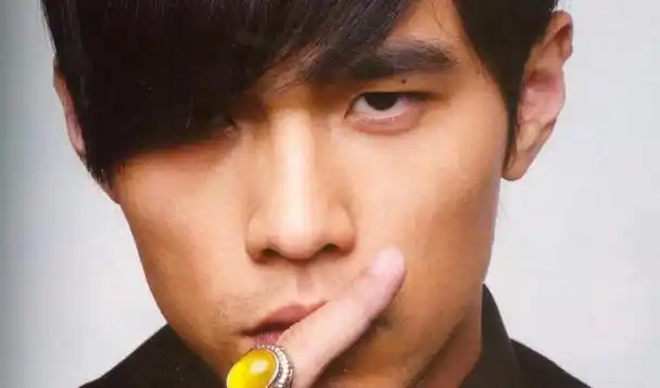 周杰伦6岁女儿白美有灵气,脸型鼻子像爹,身上劲劲儿的父亲真传