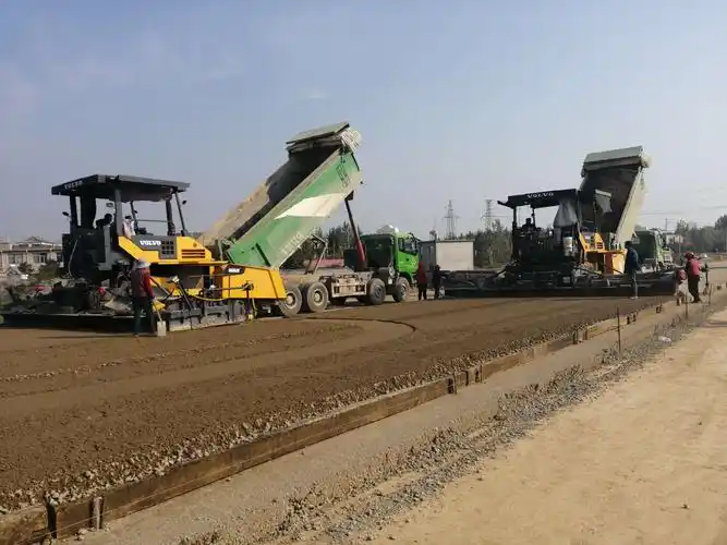 力众路桥水稳摊铺施工案例!