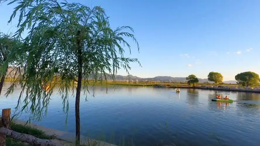 无人机航拍蔚县超美的晚霞月牙湖