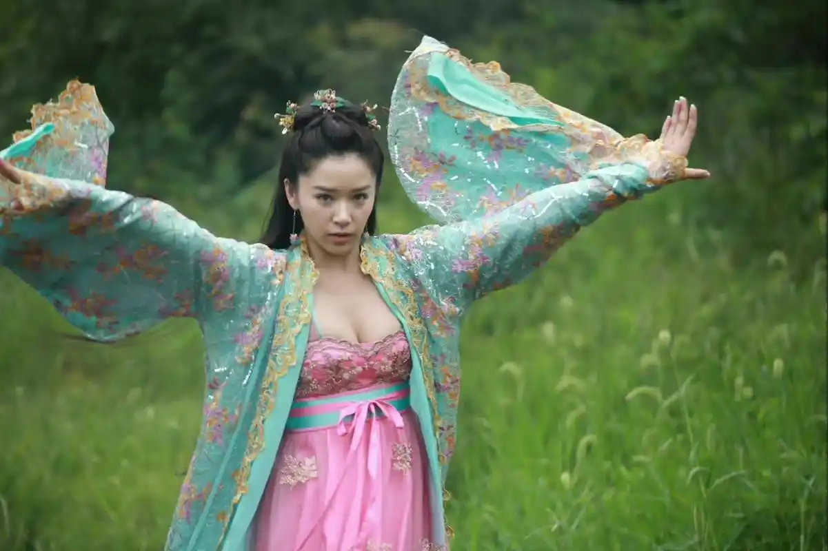 阚清子的古装造型太大胆?看到她的早期古装造型,我明白了!