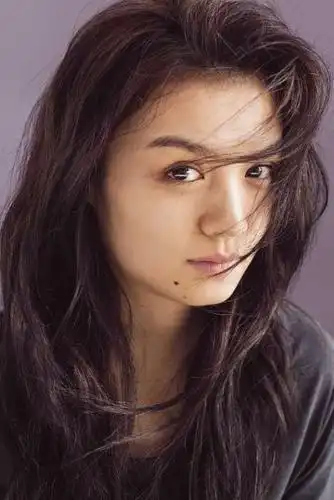 春夏素颜出镜和妆后几乎零差距,网友:不愧是90后的"影后"!